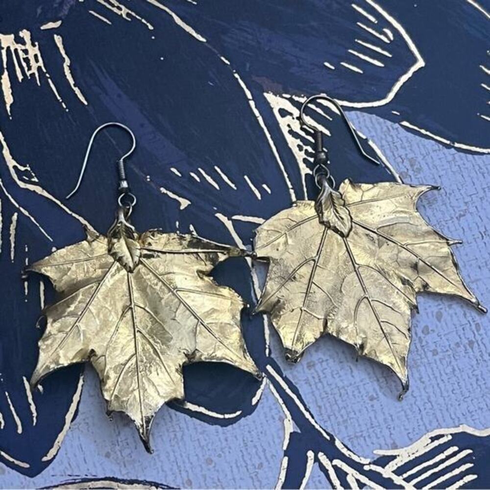 Vintage Stunning Large Gold Dipped Maple Leaf Dangle Earrings A3